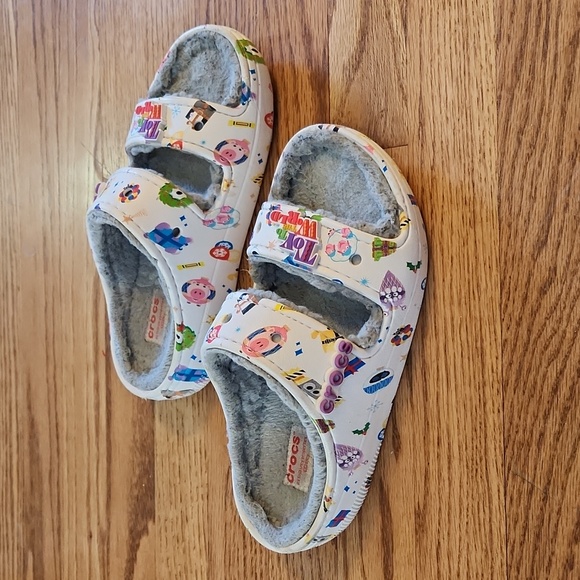 Disney parks 2022 Pixar Toy to World Crocs M4 W6 - Picture 4 of 4